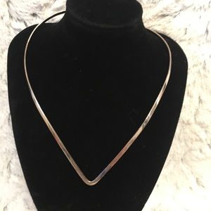 V neck style choker